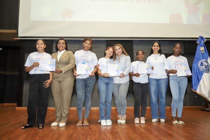 Superate Gradua A 179 Adolescentes De Los Clubes De Chicas En Barahona